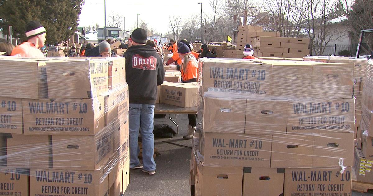 Volunteers Deliver Thanksgiving Meals To Less Fortunate CBS Colorado