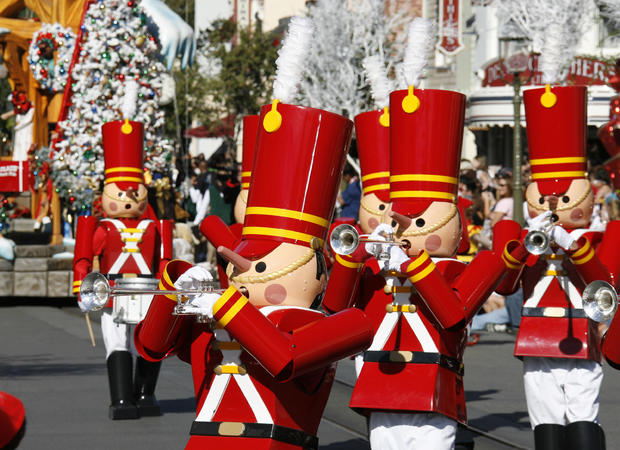 WDW Christmas Parade Disneyland 