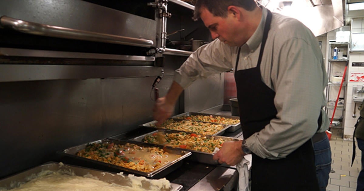 Five-star chef cooks for the homeless - CBS News