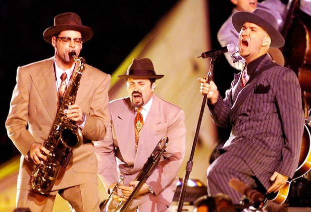 Swing b and Big Bad Voodoo Daddy performs during t 