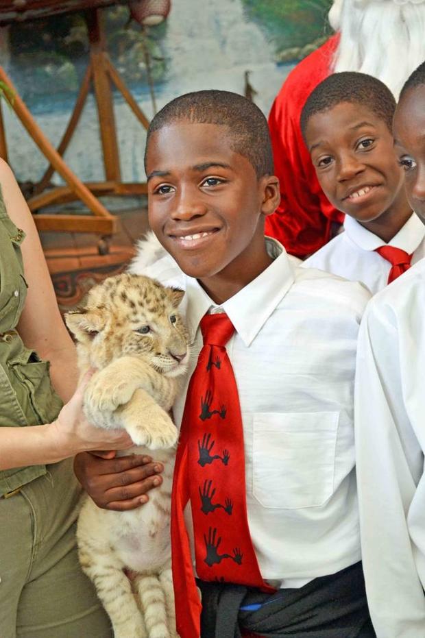 boy-and-liger-cub.jpg 