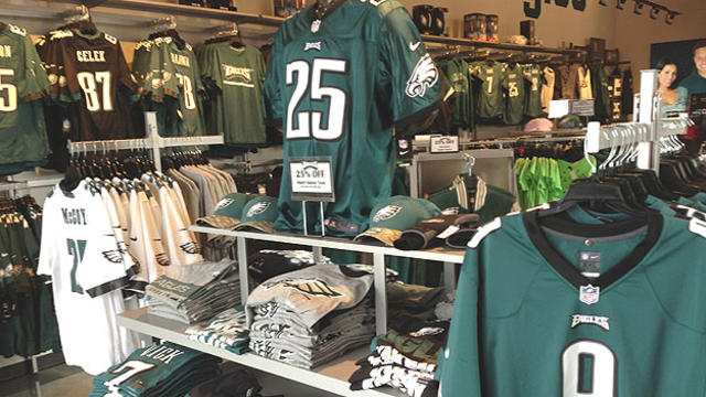 Fans Descend on Eagles Pro Shop, Gearing Up in Eagles' Green - CBS