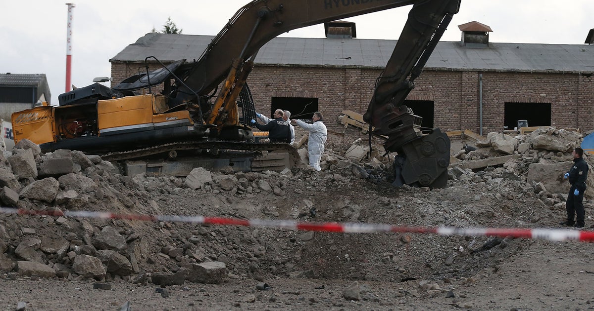 World War II munitions claim another victim - CBS News