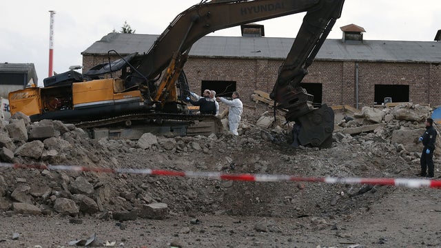 Germany_explosion_bulldozer_AP194648116748.jpg 