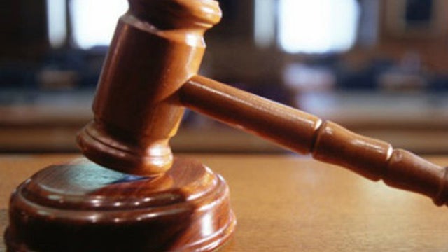 gavel02.jpg 
