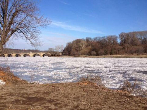 ice-chunks-in-schuylkill-river.jpg 