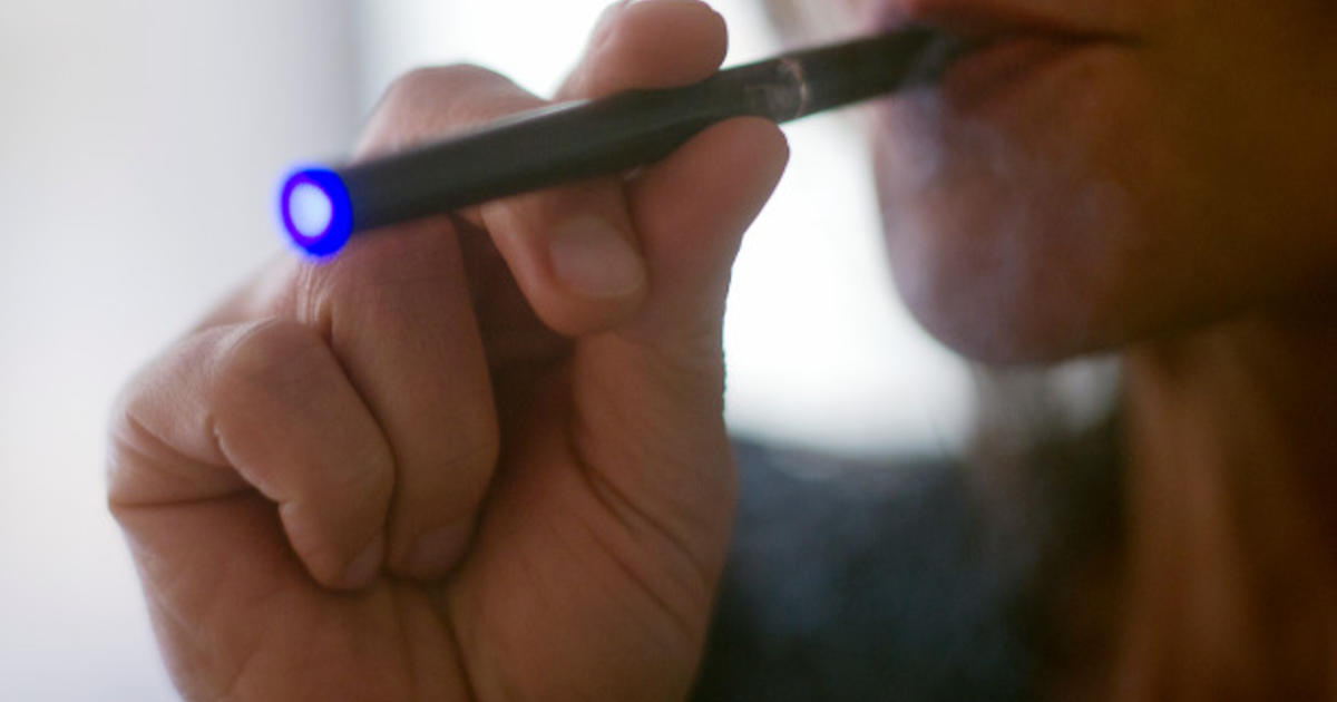 Chicago votes to ban e cigarettes CBS News