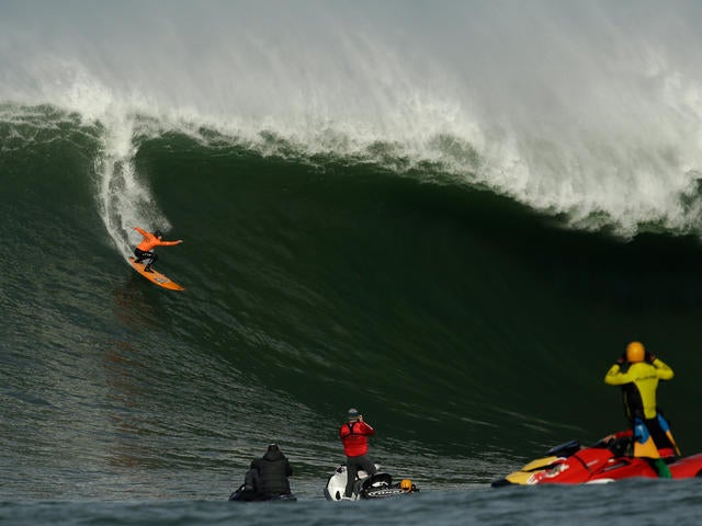 Mavericks surfing 464856241.jpg