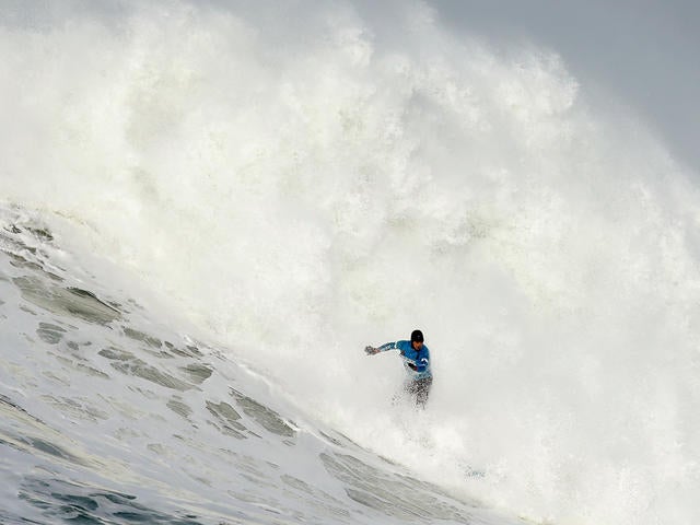 Mavericks surfing 464856577.jpg