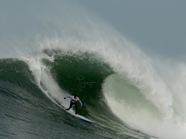 Mavericks surfing 464856235.jpg