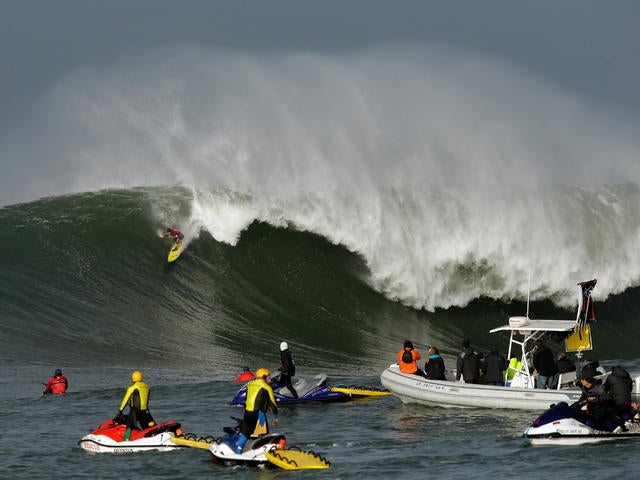 Mavericks surfing 464856225.jpg