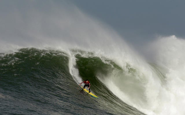Mavericks surfing 464856215.jpg