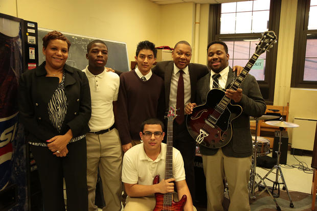 Jazz legend and CBS news cultural correspondent Wynton Marsalis poses  for a photo with members of the Arts High Jazz ensemble in Newark, N.J. 