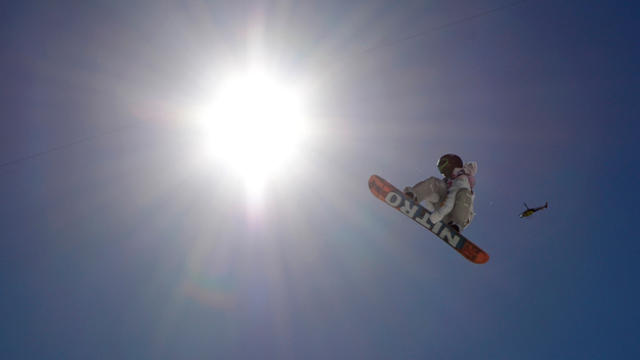 snowboarder-under-sochi-sun.jpg 