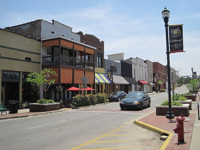 800px-downtown-jonesboro-ar-019.jpg 