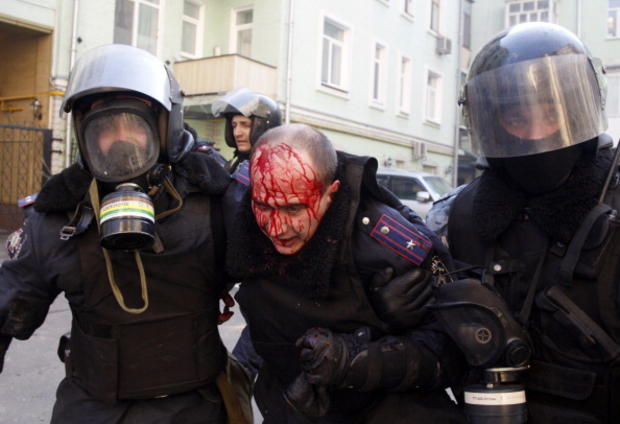 riots-in-ukraine-and-venezuela13.jpg 