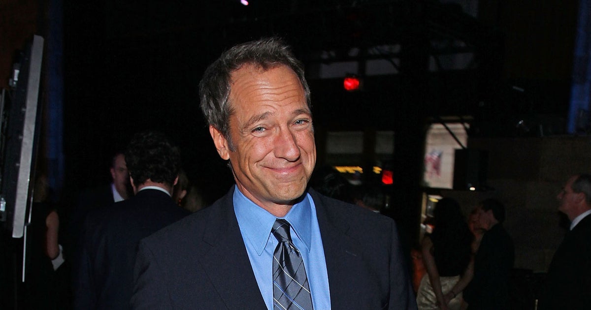 How Mike Rowe became a lightning rod for Walmart - CBS News