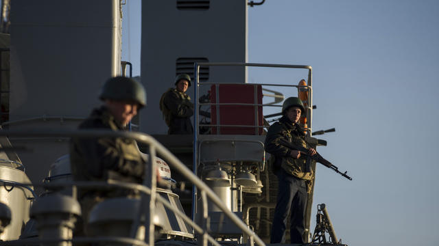 Russia tightens hold on Crimea with 16,000 troops - CBS News