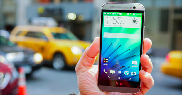 HTC updates One phone, emphasizes metal design - CBS News