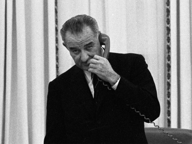 president-lyndon-johnson-telephone.jpg 