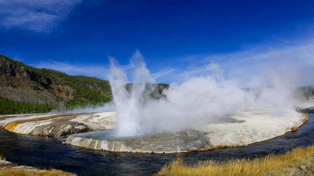 yellowstone-153668406.jpg 