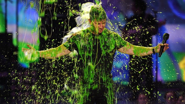 mark-wahlberg-kids-choice-awards-481381307.jpg 