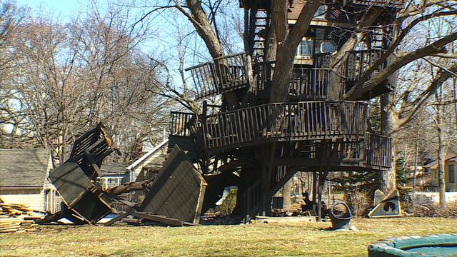 treehouse-collapse-2.jpg 