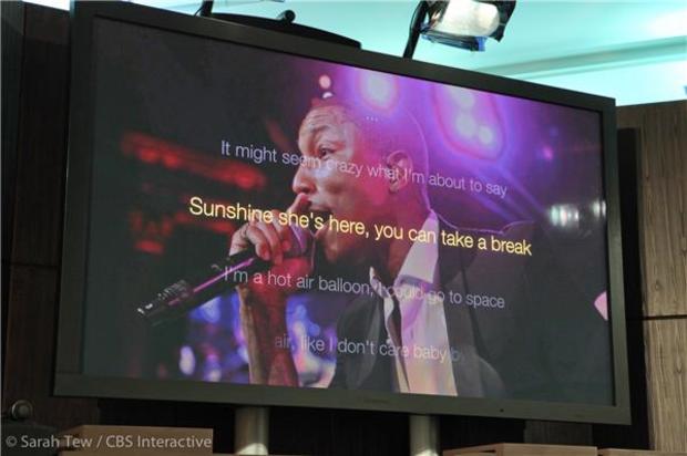 001-2007when-you-play-music-lyrics-are-synchronized-and-displayed-on-your-television.jpg 