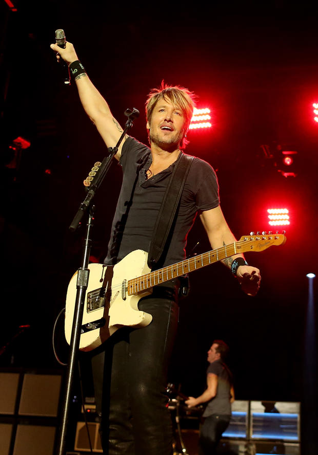 singer-keith-urban-performs-onstage-during-day-two-of-the-acm-party-for-a-cause-festival-at-the-linq.jpg 