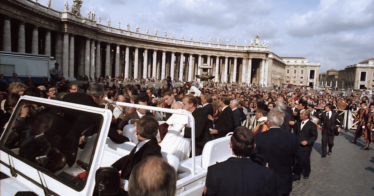 May 13, 1981: Pope John Paul II shot in St. Peter's square - CBS News