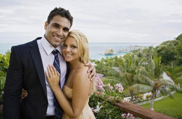 Ali Fedotowsky and Roberto Martinez break off their engagement - CBS News