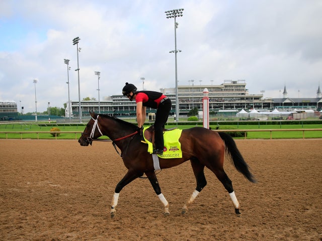 kentucky-derby-commanding-curve-487308093.jpg 