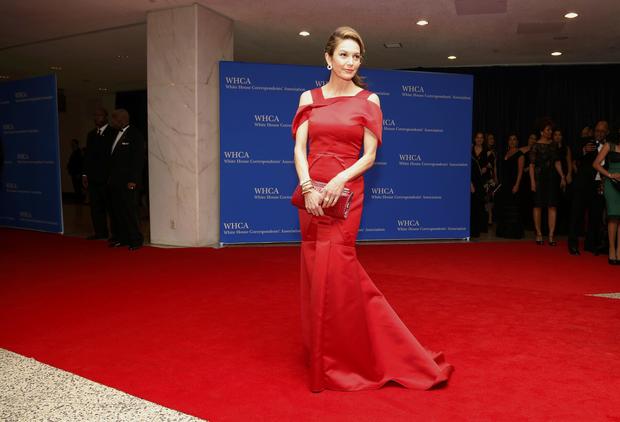 Actress Diane Lane arrives on the red carpet at the annual White House Correspondents' Association dinner in Washington May 3, 2014. 