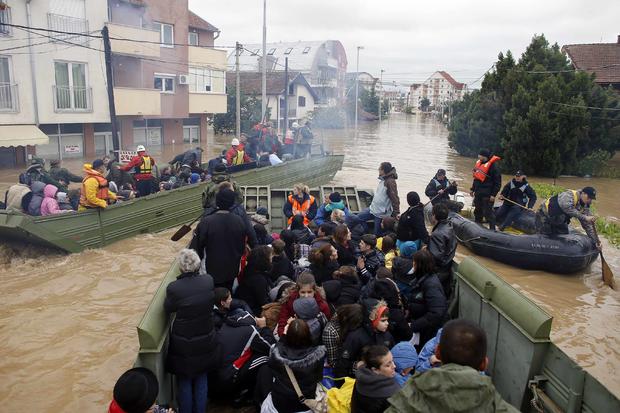 Serbian army soldiers evacuate people in amphibious vehicles in the flooded town of Obrenovac 
