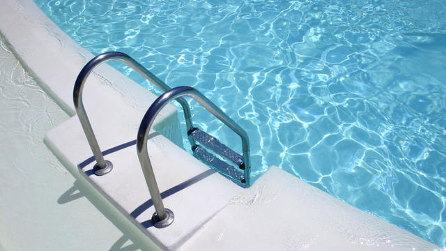 pool-ladder.jpg 