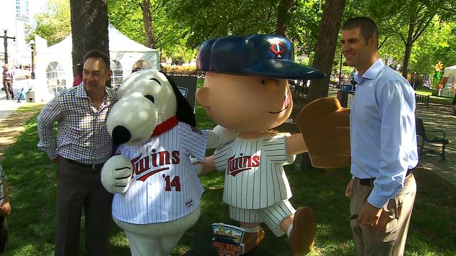 mauer-and-moliter-with-peanuts-statues.jpg 
