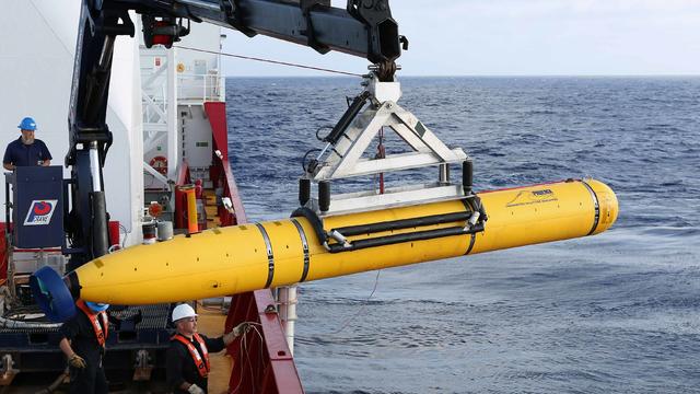 Crew aboard Australian Defence Vessel Ocean Shield moving U.S. Navy's Bluefin-21 autonomous underwater vehicle into position for deployment in southern Indian Ocean to look for missing Malaysia Airlines Flight 370 on April 14, 2014 