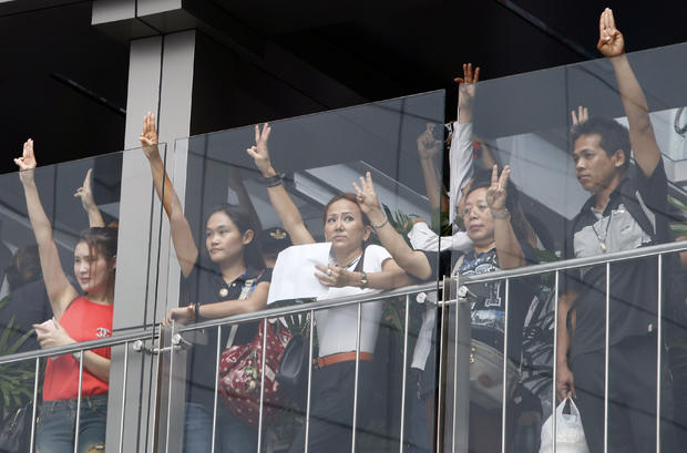 Thai protestors use Mocking Jay hand gesture 