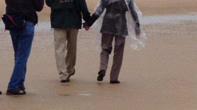 incredible-moment-unfolding-on-omaha-beach-dallas-dday70-vet-charlie-alford-shares-this-moment-holding-sons-hand.jpg 