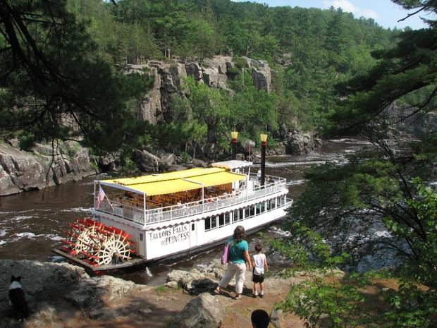 Riverboat Taylors Falls 
