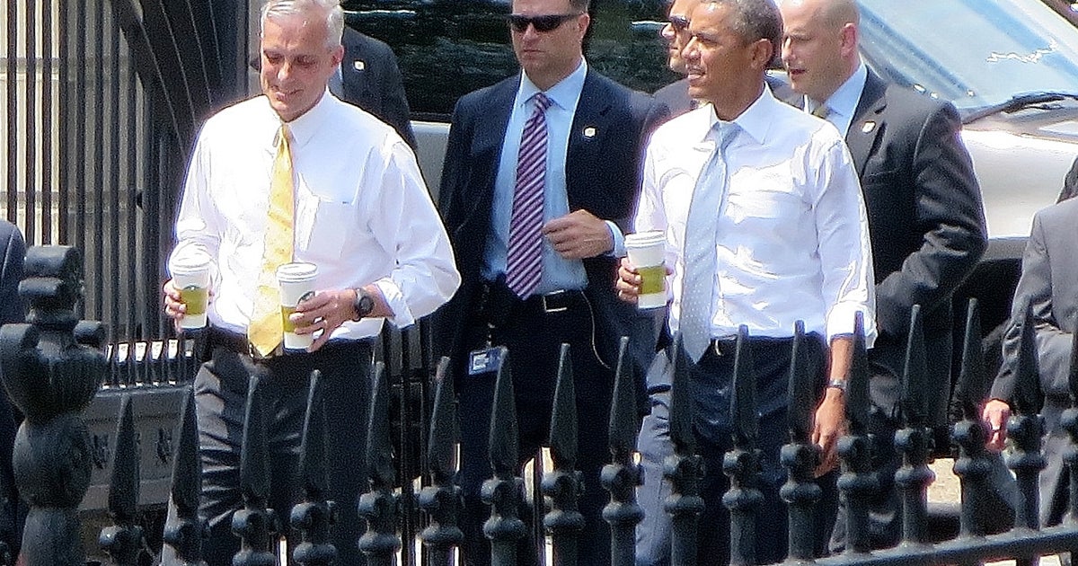 Obama grabs tea, dodges press - CBS News