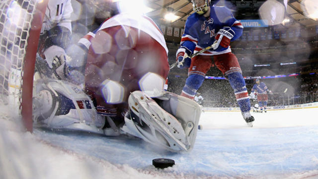 henrik-lundqvist-rangers-kings-puck-luck.jpg 