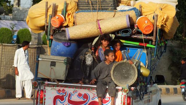 pakistan-northwest-conflict-fleeing-families450448036.jpg 