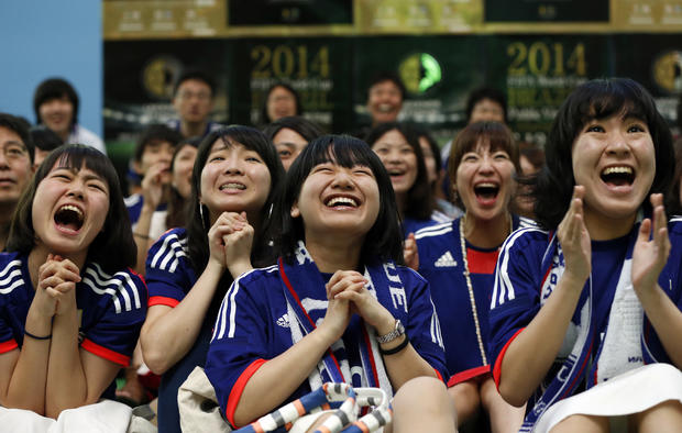 Fans worldwide watch World Cup 