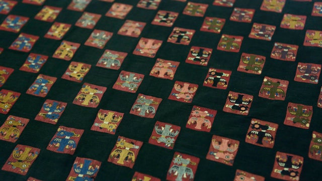 Sweden returns ancient textiles to Peru - CBS News