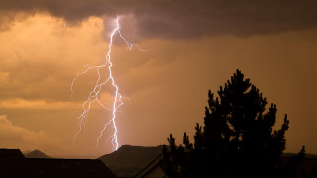 188-lightning-bolt-over-ntm-7-7-14.jpg 