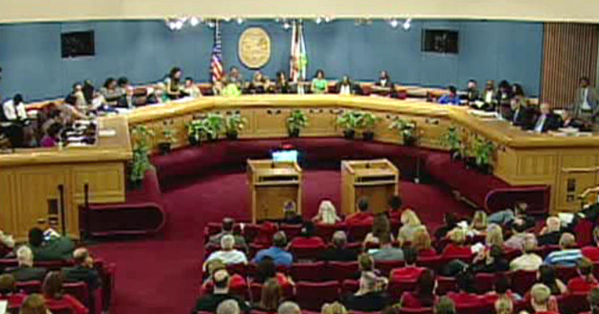 Miami-Dade commissioners vote 7-5 to double their income after marathon assembly