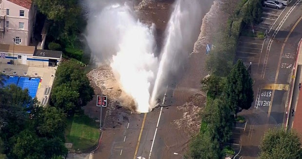 Calif. water main break floods area near UCLA - CBS News
