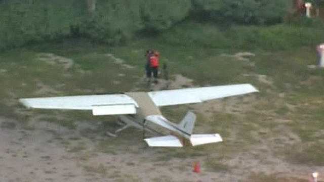 plane-miami-beach-emergency-landing-day-2.jpg 