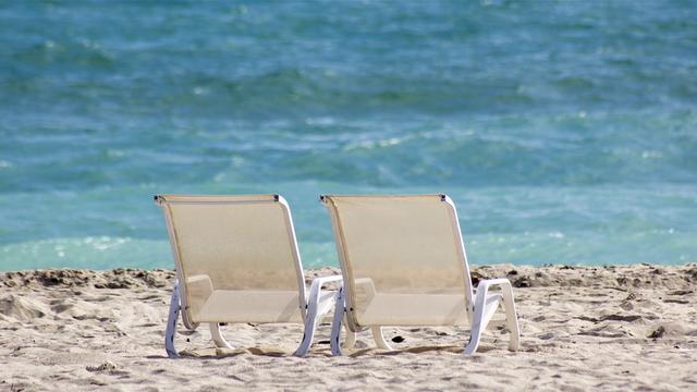 beach-chair-generic.jpg 